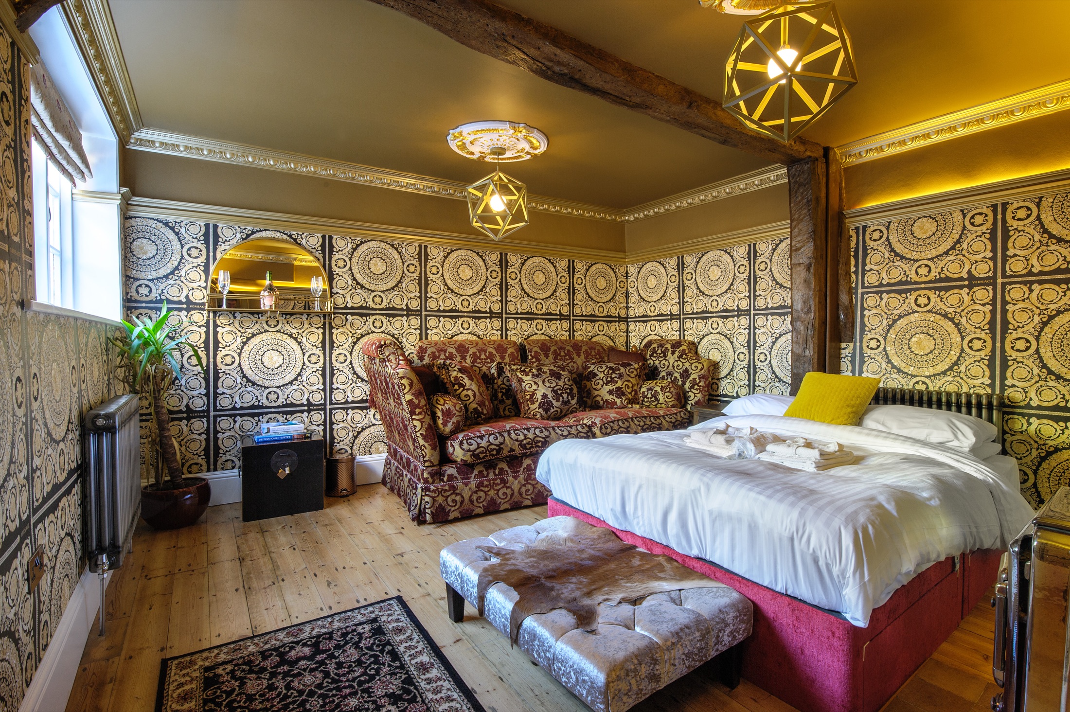 Gold Room Snug at The Rock & Roll Suite, Saffron Walden