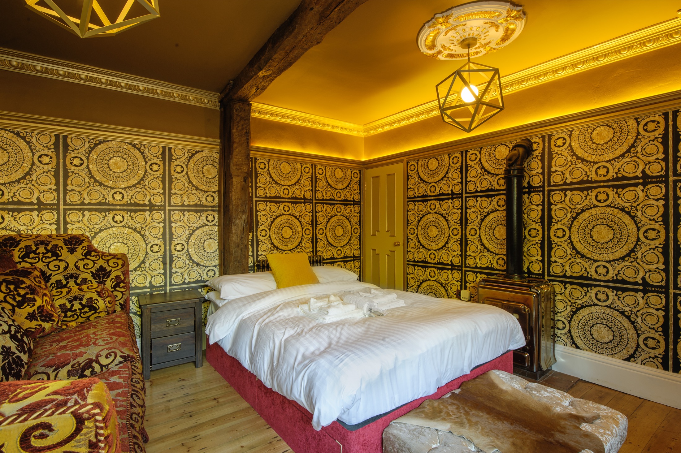 Gold Room Snug at The Rock & Roll Suite, Saffron Walden